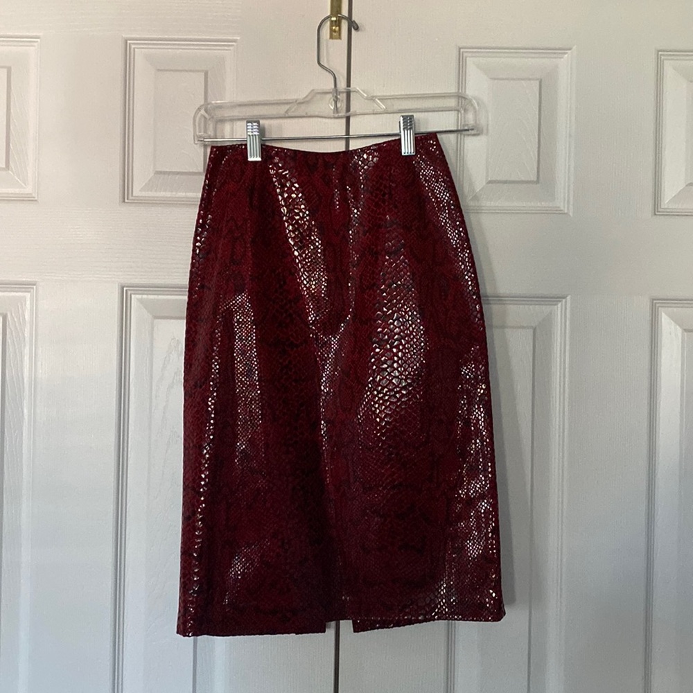 Danier Leather red faux snake skin gloss straight skirt, size 2, new